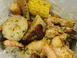 king-crab-house-chicago-boil-bag-shrimp-corn-potato-king-crab-sausage-garlic-sauce-2_20191010_2018065659