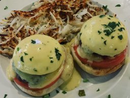 king-crab-house-chicago-brunch-burger-eggs-benedict_20181220_1620544295