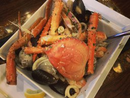 king-crab-house-chicago-crab-platter-bowl-2_20190306_1141282063
