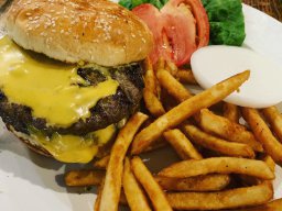 king-crab-house-chicago-cys-double-cheeseburger-2_20190829_1045944761