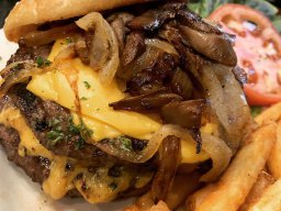 king-crab-house-chicago-double-mushroom-burger-1_20190508_1815032660