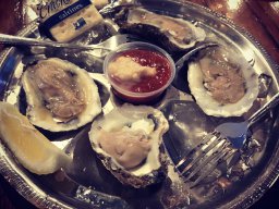 king-crab-house-chicago-oysters-1_20180901_1509586117