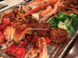 king-crab-house-chicago-platter-lobster-cakes-fries-crab-legs_20180913_1019868460