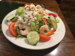 king-crab-house-chicago-shrimp-salad-raspberry-sauce_20180901_1010176924