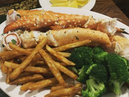 king-crab-house-chicago-super-jumbo-king-crab-legs-fries-broccoli_20181220_1452370800