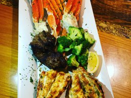 king-crab-house-chicago-surf-and-turf-crab-legs-filet-mignon-twin-lobster-tails-1_20201029_2089889385