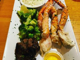king-crab-house-chicago-surf-and-turf-crab-legs-filet_20201029_2060648917